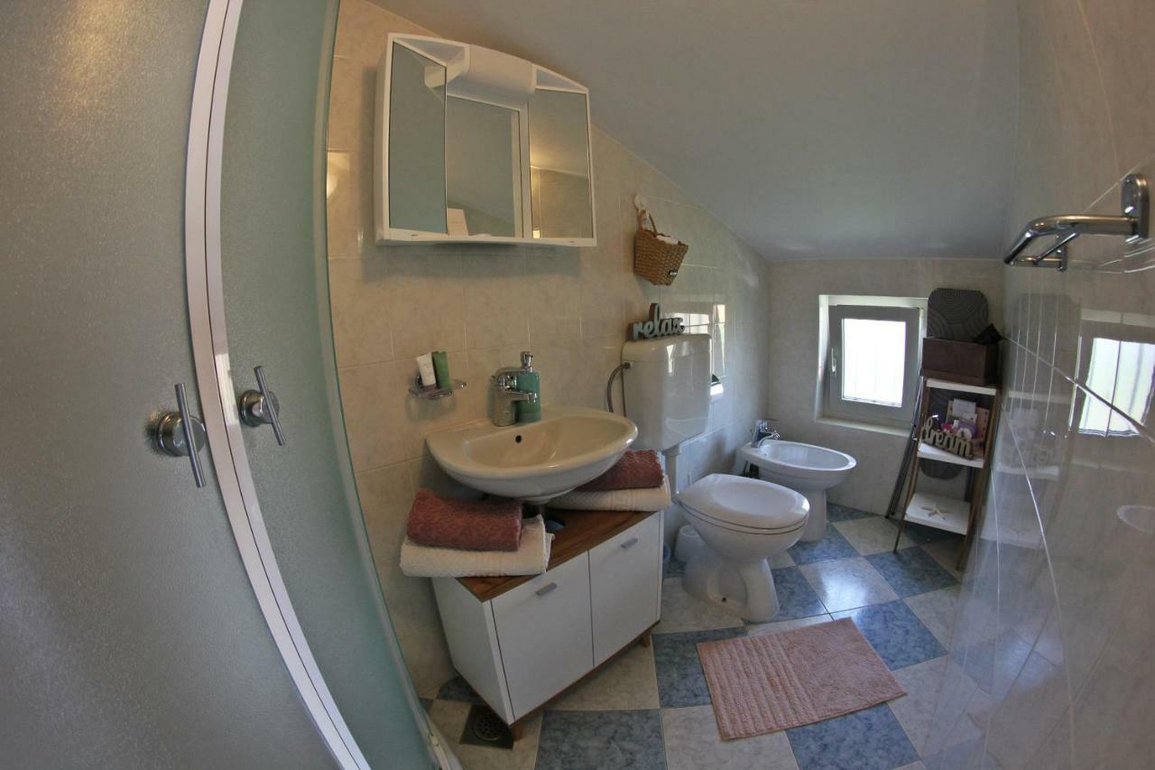 Room And Apartment Doris Lovrečica Kültér fotó