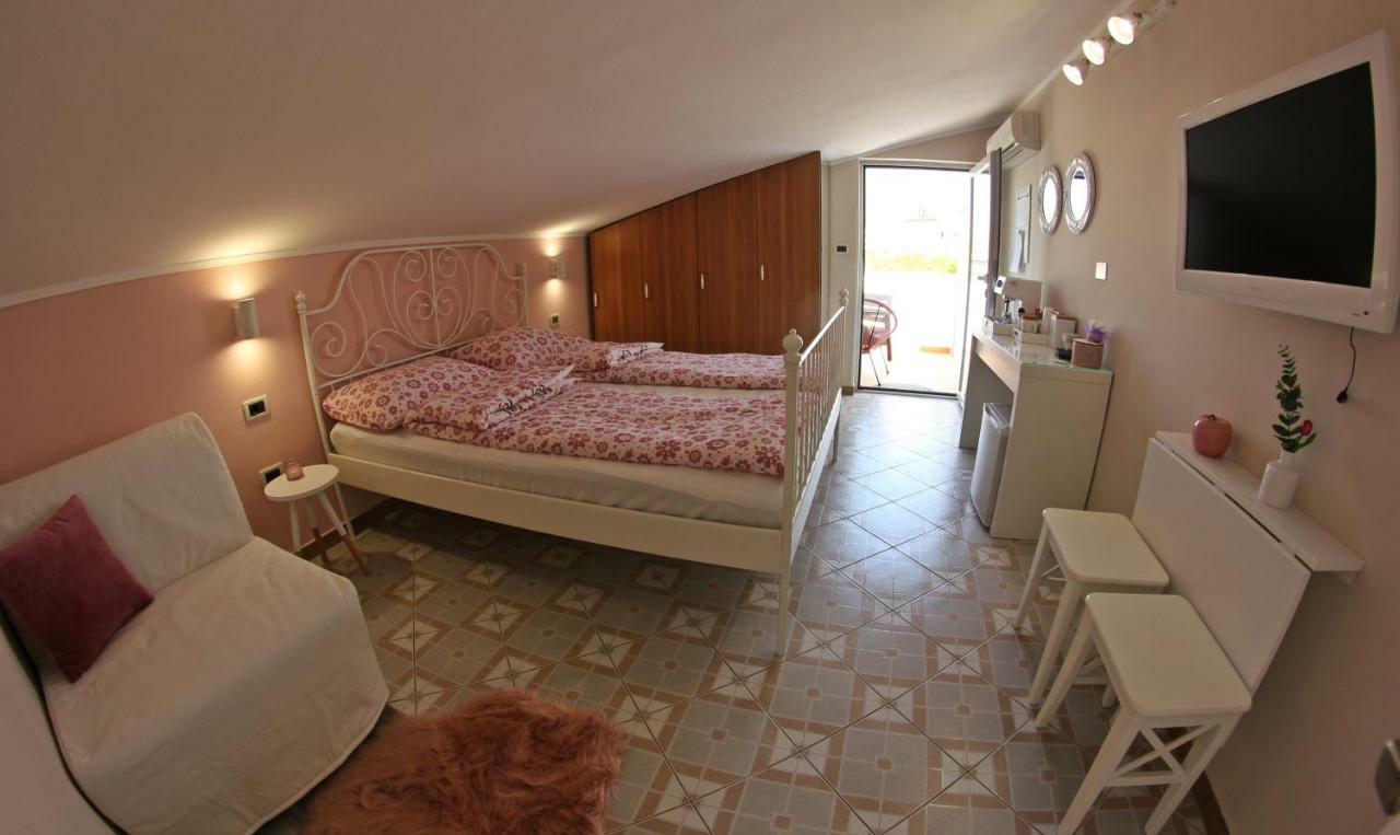 Room And Apartment Doris Lovrečica Kültér fotó