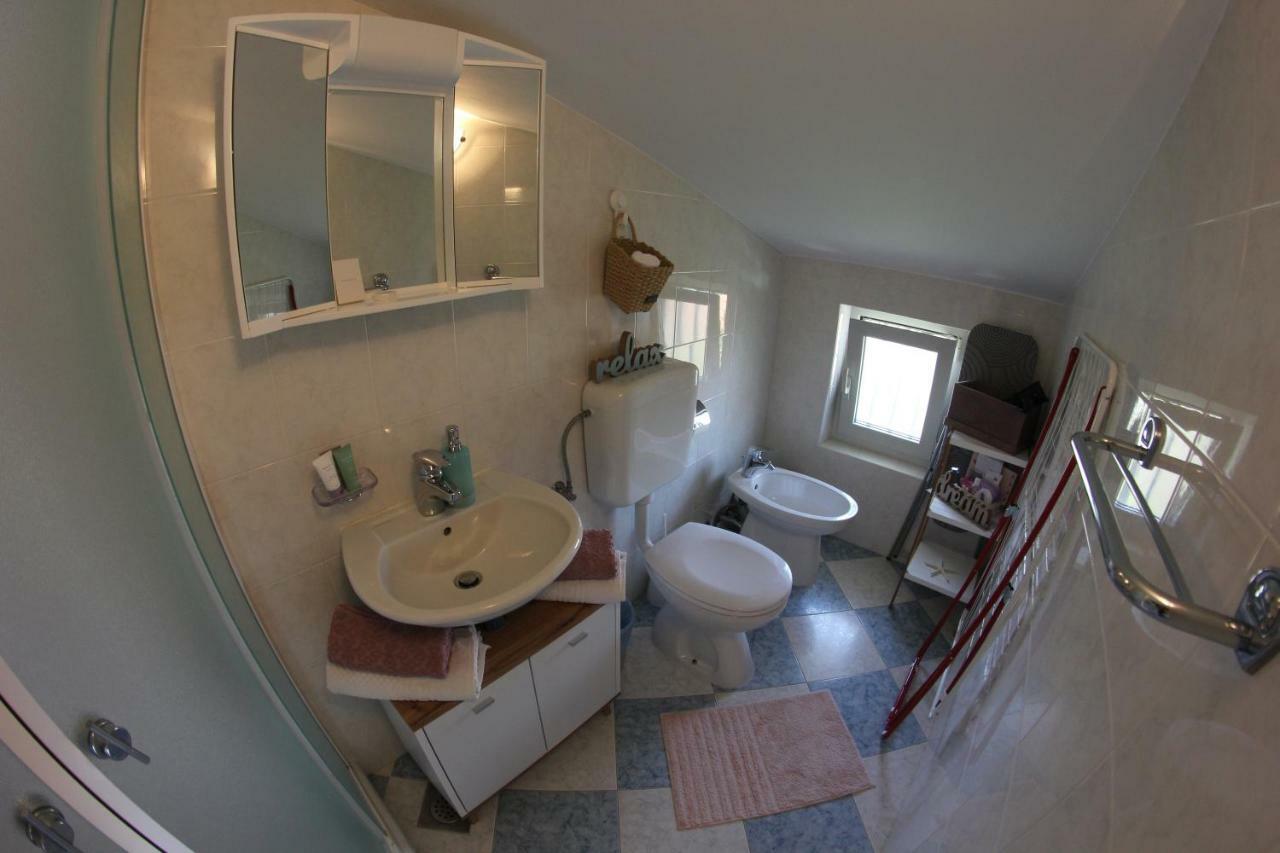 Room And Apartment Doris Lovrečica Kültér fotó