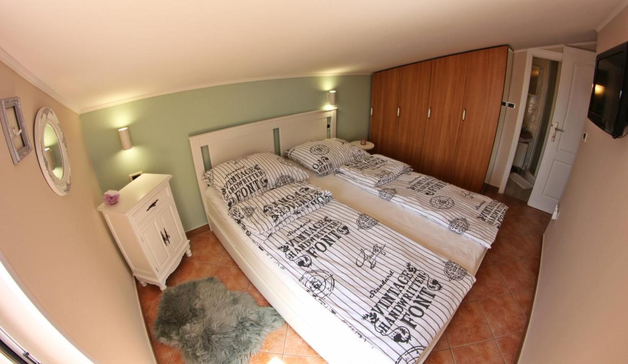 Room And Apartment Doris Lovrečica Kültér fotó