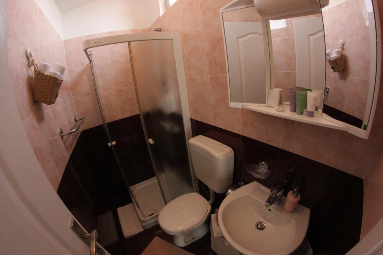 Room And Apartment Doris Lovrečica Kültér fotó