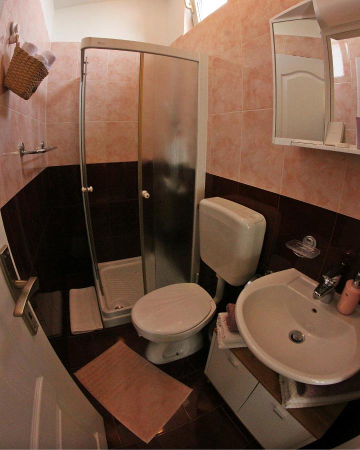 Room And Apartment Doris Lovrečica Kültér fotó